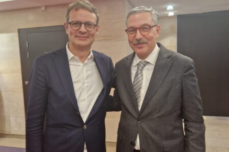 باريس..رئيس الفريق الاستقلالي بمجلس الدكتور علال العمراوي عن الوفد المغربي لدى الجمعية البرلمانية لمجلس أوروبا يقدم أول وثيقة للمجلس بشأن الحق في الغذاء   