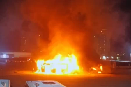 انفجار ثلاث حافلات في تل أبيب..