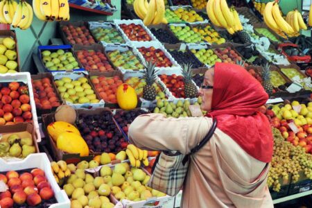 أسعار الخضر والفواكه في الأسواق تثير قلق المستهلك المغربي .. مع اقتراب الشهر الفضيل