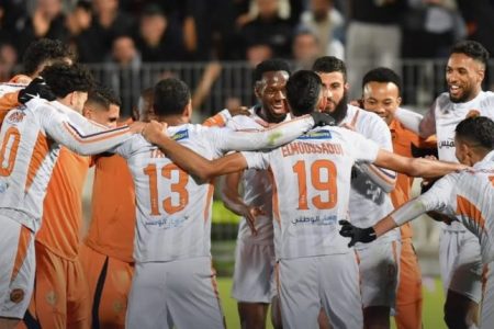 محمد بوعرورو رئيس مجلس جهة الشرق يهنئ نادي نهضة بركان بعد التتويج القاري