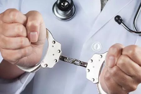 فاس:توقيف طبيب نفسي شهير بشبهة الاستغلال الجنسي للمريضات