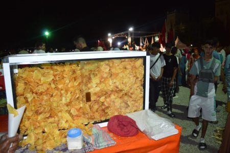 دينامية اقتصادية موازية.. انتعاش أنشطة التجار المتجولين بمحيط المعرض الجهوي للمنتوجات المجالية بدرعة تافيلالت