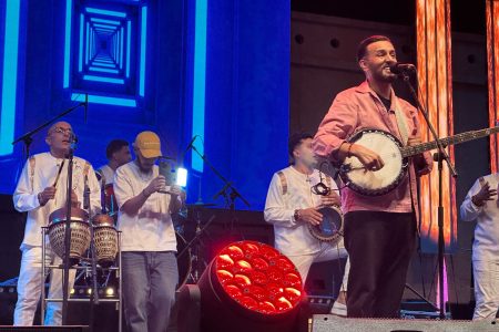 زاكورة.. العربي إمغران وفنانون آخرون يلهبون منصة ملتقى المهاجر