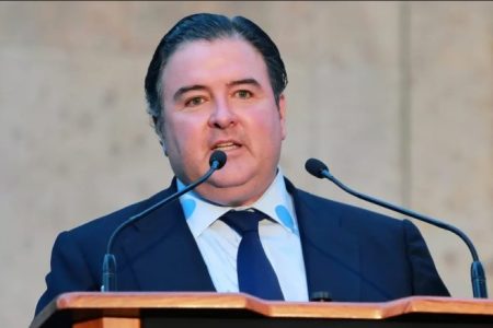 السفير الأمريكي الجديد بالمغرب يجدد التأكيد على دعم واشنطن الثابت لمخطط الحكم الذاتي..