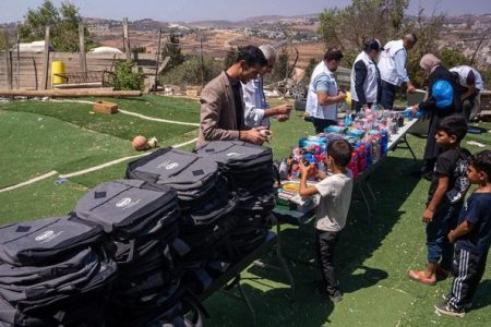 وكالة بيت مال القدس الشريف تطلق عملية توزيع الحقيبة المدرسية