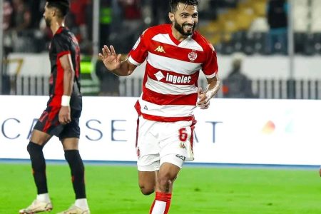 الوداد الرياضي يتجاوز الكوكب المراكشي بصعوبة في افتتاح الدوري المغربي