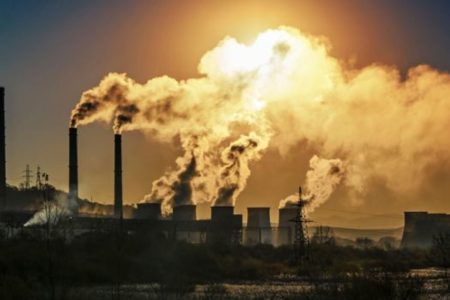 برلمانية تطالب الوزارة بتحرك عاجل لمشكل التلوث الصناعي في المدن الكبرى..