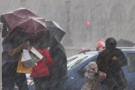 طقس الثلاثاء: رياح وزخات رعدية ببعض المناطق