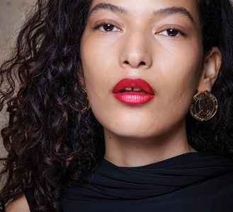 دللي جمالك بلمسة من الأنوثة والفخامة .. مستحضرات شفاه خطفت الأضواء في 2025