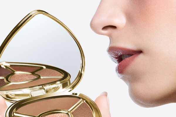 ألوان المكياج الراقي ترسم جمال ملامحك في شتاء 2025..