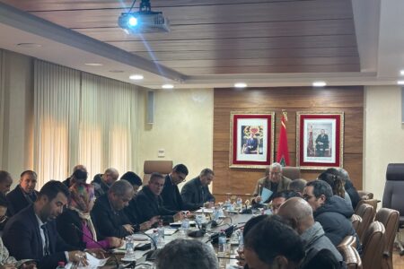 عامل عمالة مكناس يترأس اجتماعا موسعا لتدارس التدابير الرامية إلى ضمان التموين المنتظم والكافي للأسواق المحلية وتعزيز عمليات المراقبة في رمضان