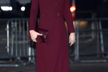 اللون البرغندي يرسم أناقة الاميرة “كيت ميدلتون” تزامنًا مع عيد ميلادها الـ44..