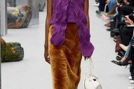 “الشرائط” بجميع المقاسات موضة شتاء 2026..