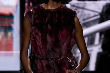 كقطعة أساسية لا غنى عنها..أكسسوار القبعة يتصدر صيحات شتاء 2026