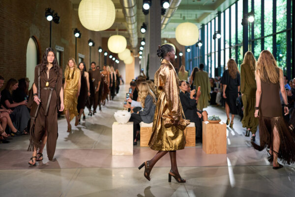نيويورك تتأهب لأسبوع الموضة لموسم خريف 2026..