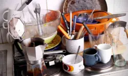 ترك الأطباق بعد الافطار ..يحول مطبخك إلى بيئة خصبة لنمو الجراثيم غير المرئية.