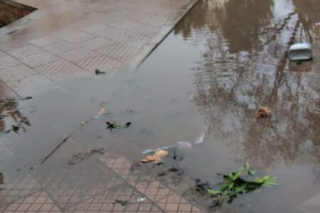 محطة الطاكسيات بصفرو تعيش حالة كارثية بسبب اختناقات مجاري المياه