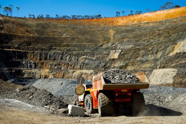 فتح مجال استخراج المعادن بمناطق شاسعة بتافيلالت وفكيك