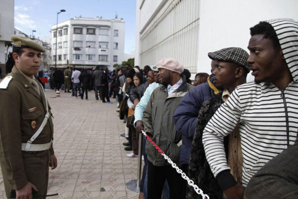 ترحيل مهاجرين أفارقة مخالفين لقانون الإقامة بالمغرب بعد رمضان