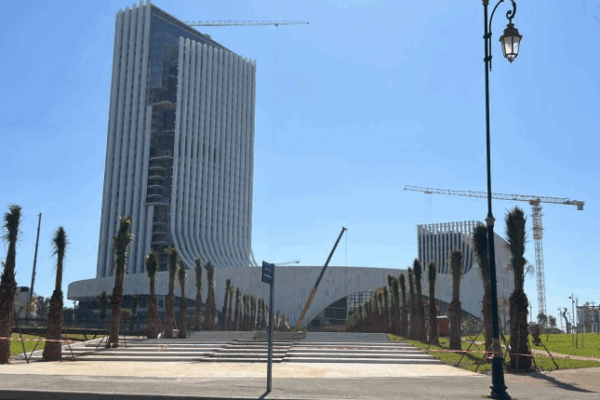 المدير العام للمركز الاستشفائي الجامعي ابن سينا، يعلن عن قرب افتتاح المستشفى في حلته الجديدة.