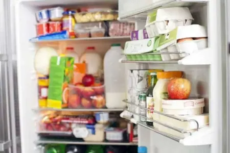 أطعمة شائعة تتحول إلى خطر قاتل إذا خُزّنت بهذه الطريقة