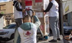 بتعليمات ملكية سامية ،وكالة بيت مال القدس  توزع هدايا وكسوة العيد على الأطفال في فلسطين